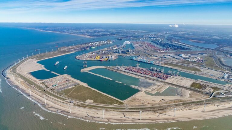Rotterdam first quarter throughput broadly stable